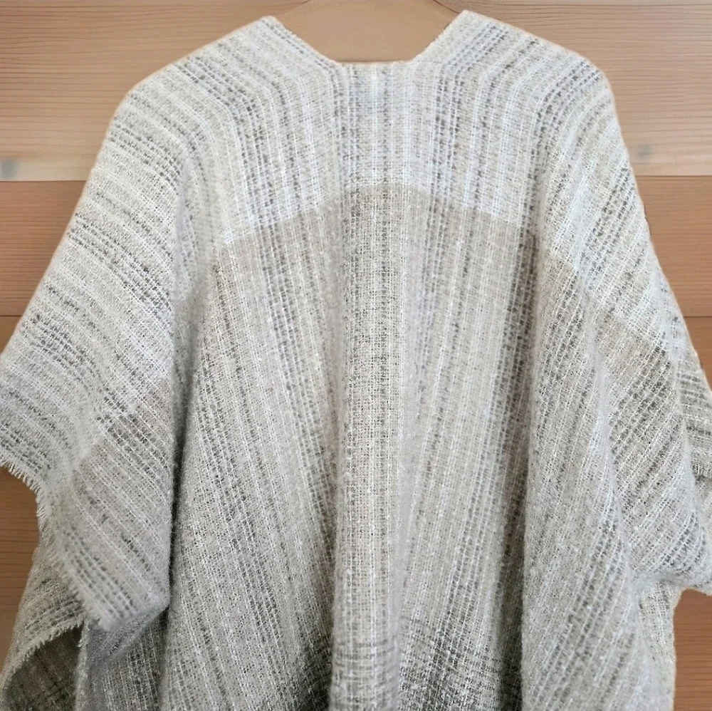 Cejon Graduated Neutral Knit Poncho  Cozy Quiet Luxury Fringed Southwest Boho - Picture 6 of 7